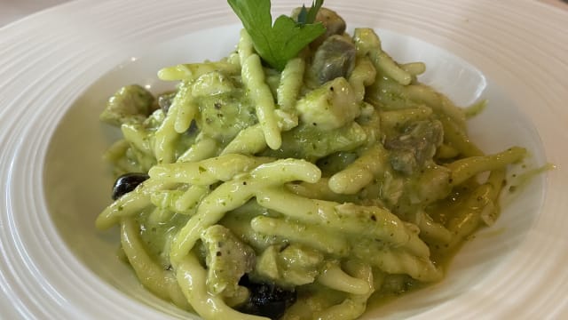 Trofiette al pesto di basilico, spada e taggiasche - Mistral, Vinovo