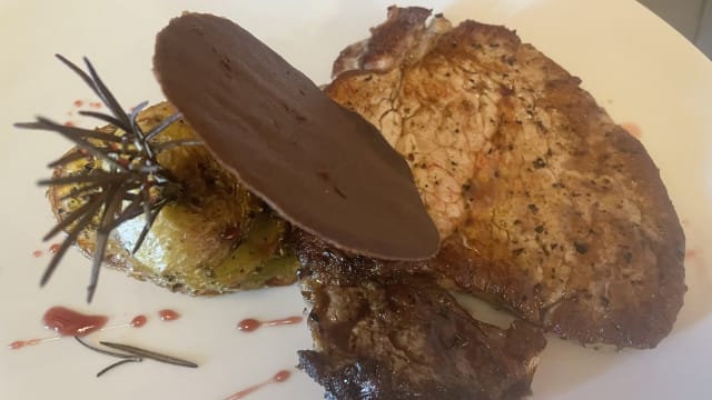 Filetto di fassona, riduzione al barbaresco e nocciola dop - Mistral, Vinovo