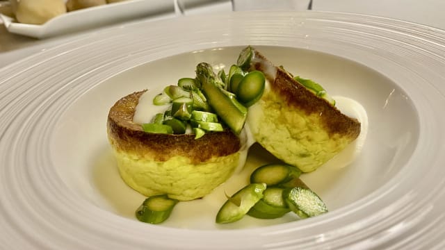 Il flan di asparagi con fonduta di parmigiano 36 mesi - Mistral, Vinovo