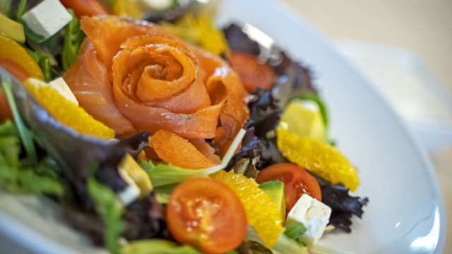 Salada de Quinoa com Salmão Fumado - Golf Spot, Lisbon