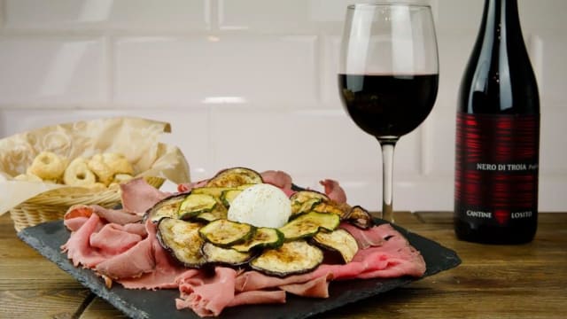 Roastbeef cotto all'inglese - mozzarella di bufala melanzane e zucchine grigliate - Al coltello, Bari