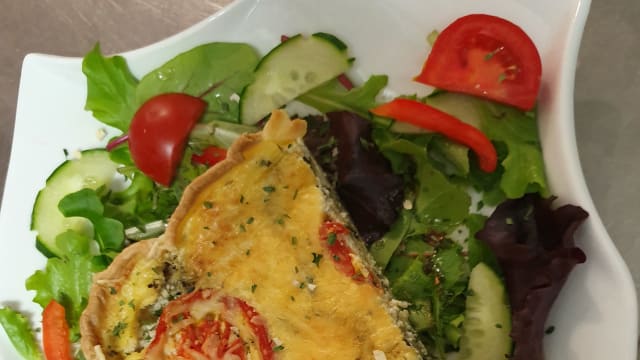 Tourte aux légumes et au brocciu (plat végétarien) - Le Village Corse - ESPACE CYRNEA, Paris