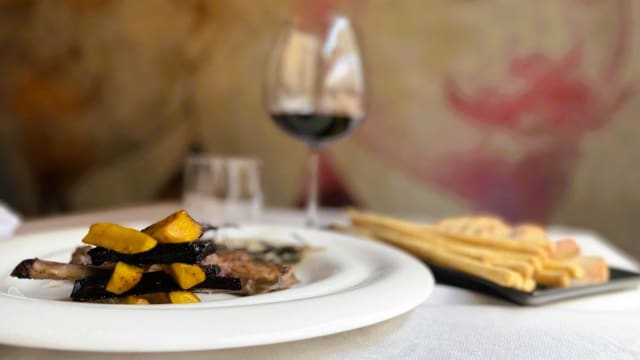 Carrè di agnello  carote e rosmarino ** - Vin Bistrot