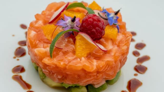 Tartare di salmone agli agrumi, avocado - La Corte di Lurago