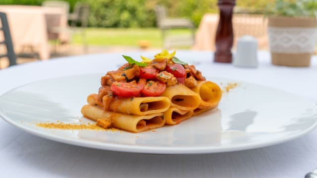 Paccheri, pesce spada, melanzane, pomodoro, bottarga di muggine - La Corte di Lurago