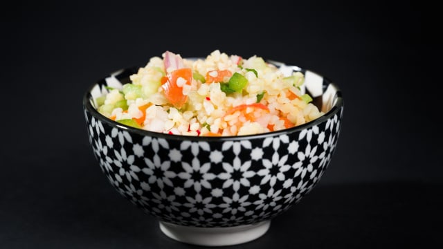 Insalata a base di bulgur, verdure, prezzemolo tritato, menta e limone servita con pane carasau o crostini -  Artemis Persian Tapas by Joe Bastianich, Brescia