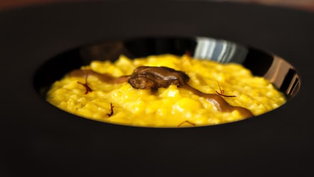 Il nostro risotto carnaroli con pistilli di zafferano e midollo di vitello arrosto - CotoliAMO