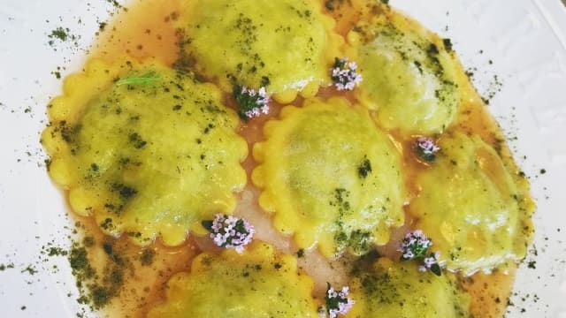 ravioli ricotta e spinaci,tartar di gamberi e limone - L'Atelier Della Pasta, Massa