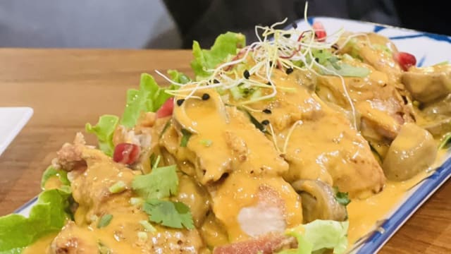 Cuisse de poulet avec la sauce piquante - Cheng Thai