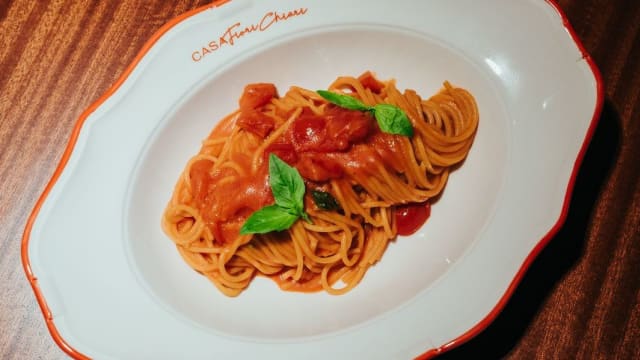 Spaghetti al pomodoro “casa fiori chiari” - Casa Fiori Chiari