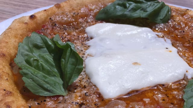 Montanara Alla Genovese - Castellano Pizzeria