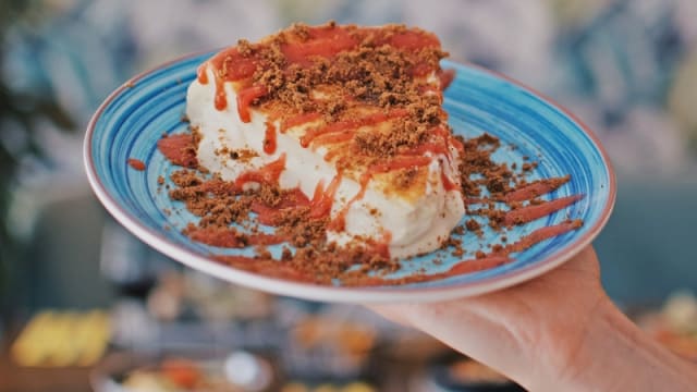 Tarta de Queso Idiazabal con Crumble y Mermelada De Fresa - Bombilla Gastrobar - Fuencarral, Madrid