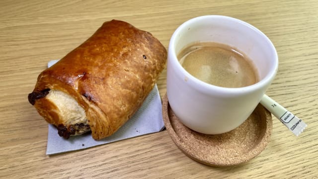 Café + croissant ou pain choco - Le Café 42 de Montrouge