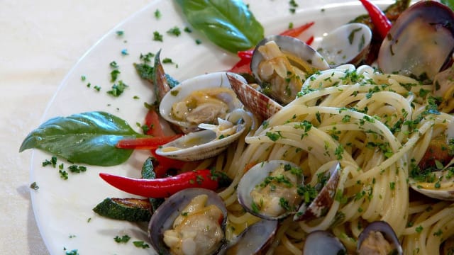 Mammole di vitelotte, con crema di zucca rossa e fondente delicato al maiorchino - La Sciara, Giardini Naxos