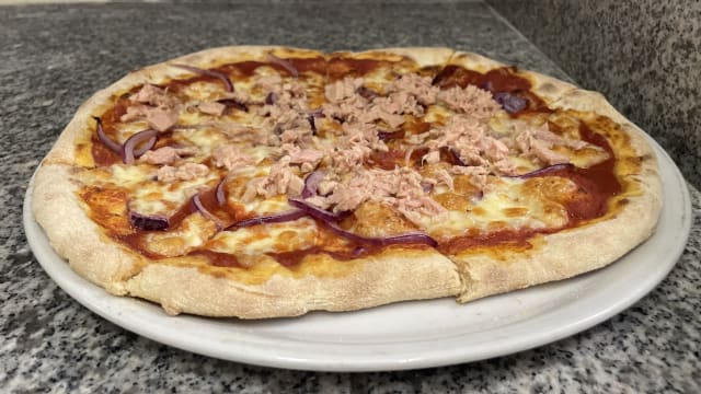 Atún y cebolla - Checo's pizza