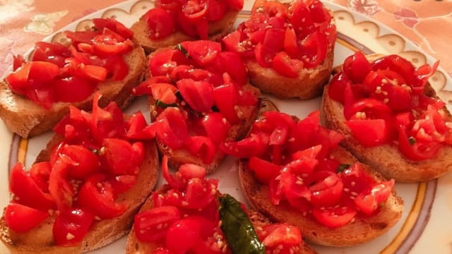 Bruschetta al pomodoro - Osteria Romana dell'Hotel Marchionni, Viareggio