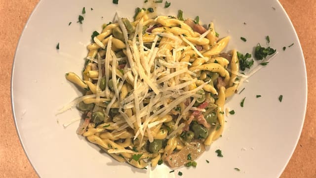 Strozzapreti con guanciale fave cacio e pepe  - Osteria il Gran Burrone, Milan