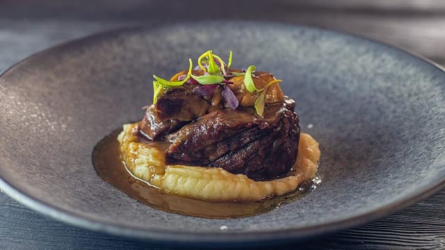 Solomillo de ternera de Girona a la brasa con foie y salsa Oporto - Mon mignon, Girona