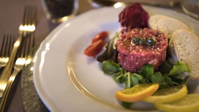 Tartare  di filetto di manzo ai capperi con olio Biologico DOP del Garda - Ristorante Il Grande Olmo