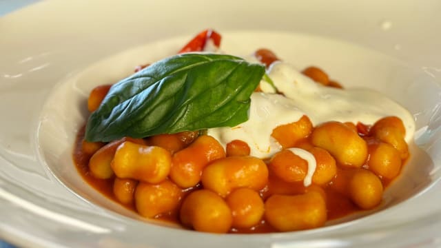 Gnocchetti pomodoro , burrata, basilico - Gonnelli Bistrot, Livorno