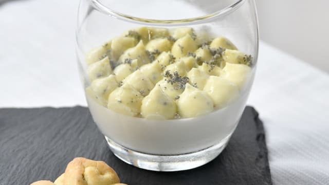 Panna cotta al miele di castagno, crema pasticcera alla salvia e pasta di meliga al cumino - L'Om d Fer