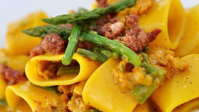 Paccheri con salsiccia e Asparagi - Masseria PerBacco 