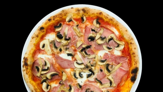 Prosciutto e funghi - Spizza- Burger & Pizza