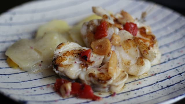 Pescado según mercado (horno o brasa) - Descaro, Madrid