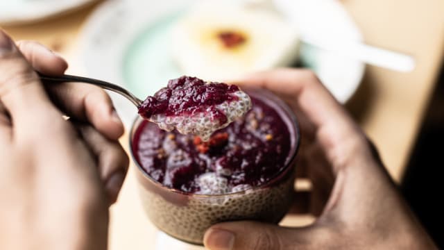 Chia Pudding Au Lait D’amande & Compote De Fruits - Apéti Ségur, Paris