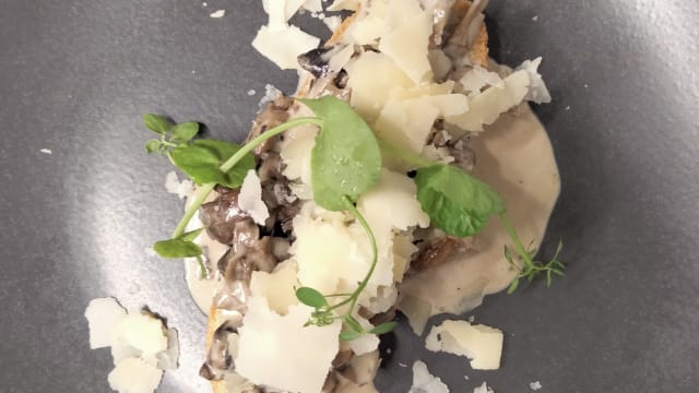 Risotto aux champignons, copeaux de parmesan et écume à la truffe - Le Berthier