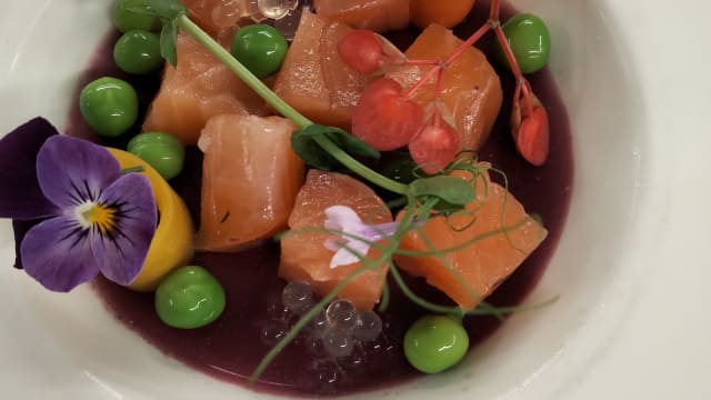 Saumon en gravlax, gelée de radis et perles de yuzu - Le Berthier