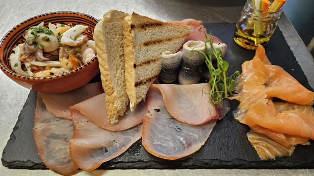 Tartare di salmone  - L'Oasi Pizzeria Ristorante