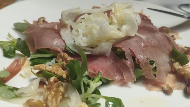 Carpaccio di tonno con finocchieeto e noci - L'Oasi Pizzeria Ristorante