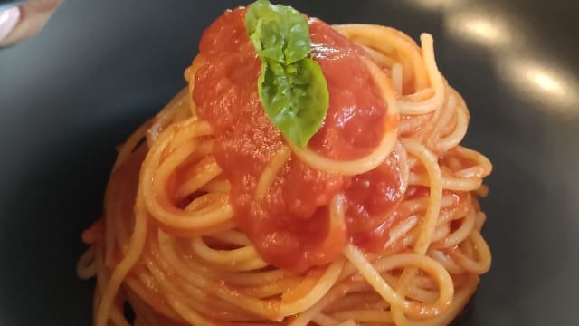 Spaghetti al pomodoro - L'Oasi Pizzeria Ristorante