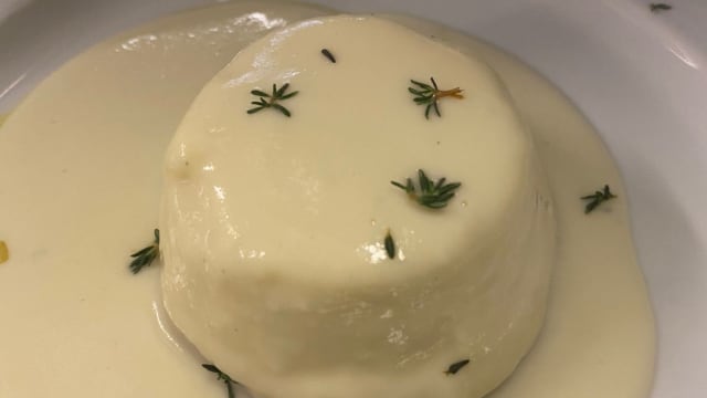 Tortino di pecorino su letto di zucchine croccanti al timo con fonduta di taleggio DOP - Filet osteria