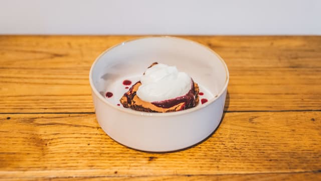 Mousse di cioccolato cotta al forno, panna, frutti di bosco - Drake , Rome