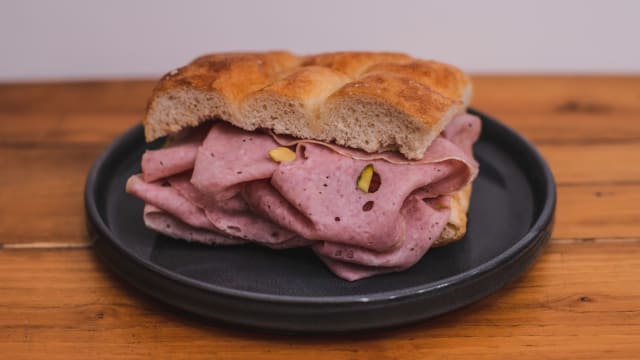 Schiacciata con mortadella artigianale di suino nero - Drake , Rome