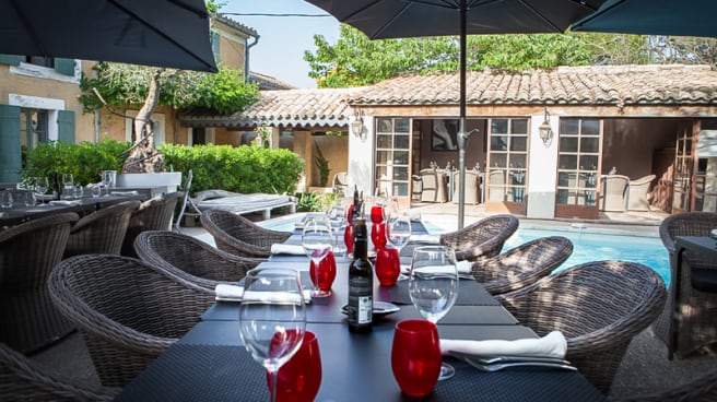 La Petite Table In Eygalieres Restaurant Reviews Menu And Prices Thefork