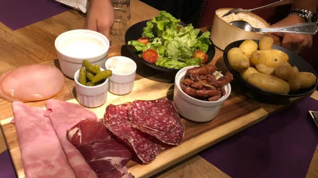 Au Chameau Savoyard In Clichy Restaurant Reviews Menu And