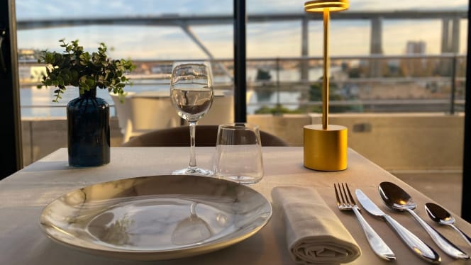 Le Rooptop by Golden Tulip - 8