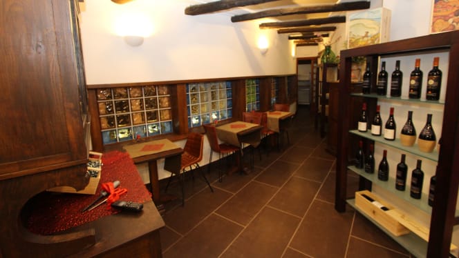 La Caverna Wine Bar - 4