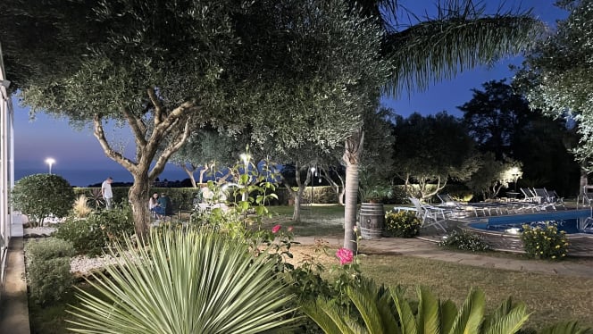 Villa Garden - 6
