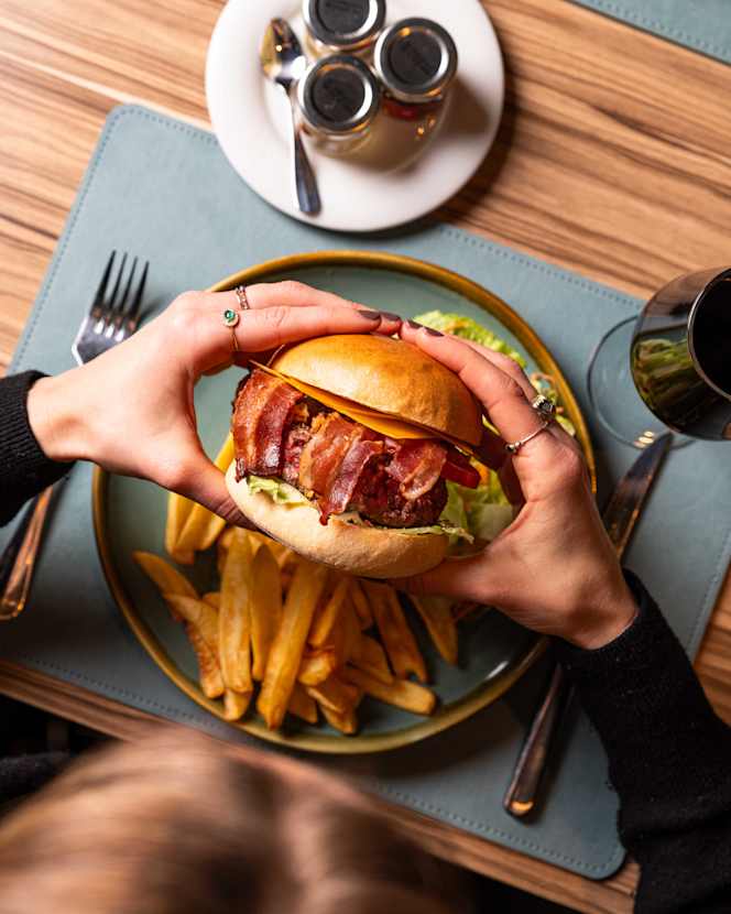 Kitchen and Bar by Courtyard Arcueil - Arcueil - 1