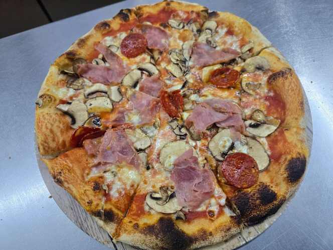 Claudio's Pizzas - 2