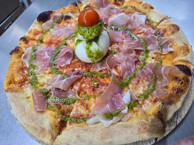 Claudio's Pizzas - 6