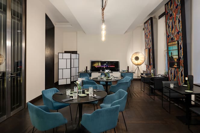 Die Zwölf - All Day Restaurant & Bar - 9