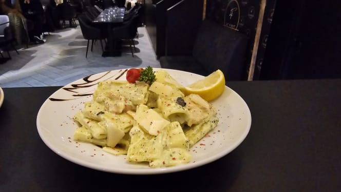 Le First Restaurant - 7