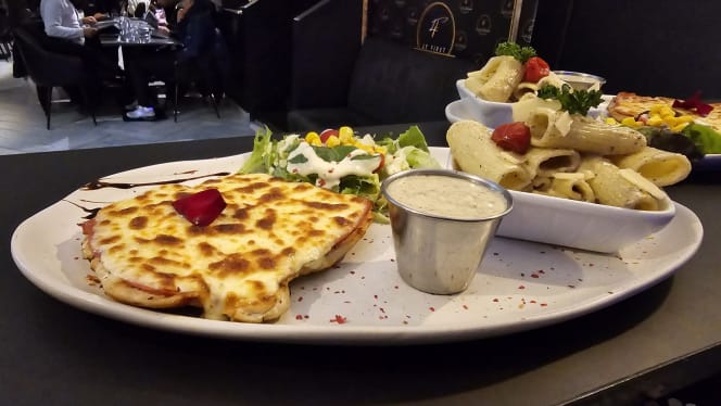 Le First Restaurant - 1