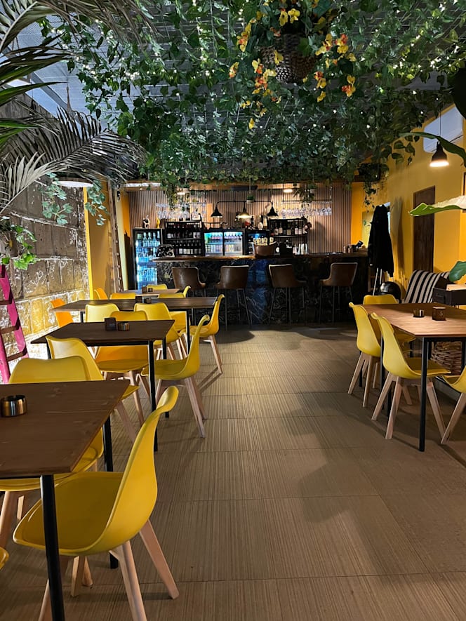 C'est la vie Lounge & Restaurant - 1
