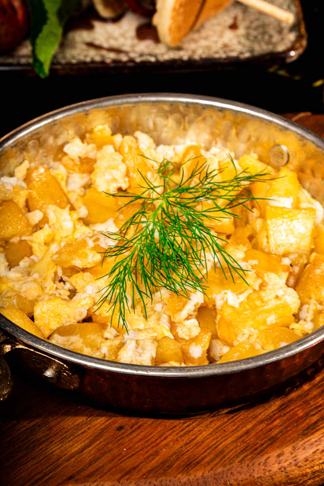 Saltanat Turkish Meze & Bar - 3